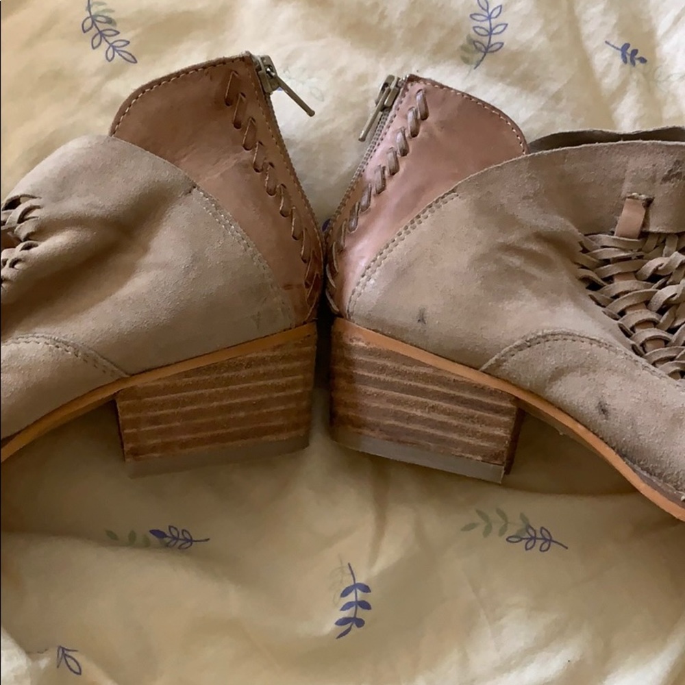 Boots - Picture 10 of 10